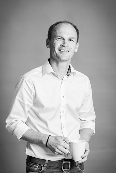 Portræt af Anders Damgaard, partner og kontaktdirektør i KommPress