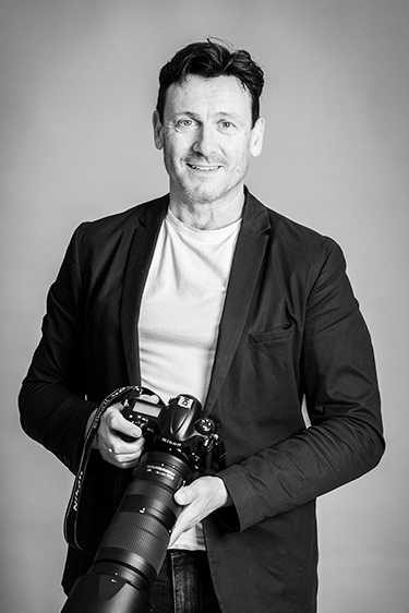 Portræt af Morten Knudsen, AD'er og fotograf i KommPress
